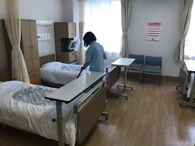 病室の床清掃などをお願いします